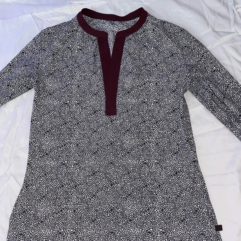 LULULEMON dress floral pattern burgundy v neck to the knees WITH POCKETS!!